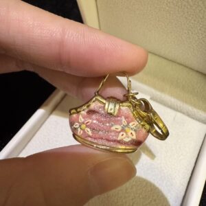 18k gold pendant